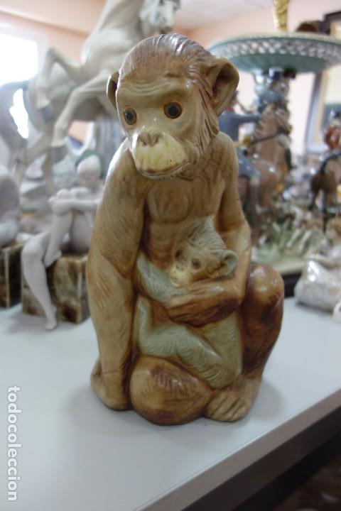 Antig&uuml;edades: Orangutan y su cr&iacute;a de LLADRO. - Foto 1