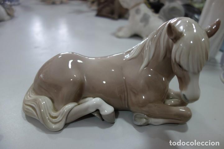 Antig&uuml;edades: Caballito en reposo de lladro - Foto 1