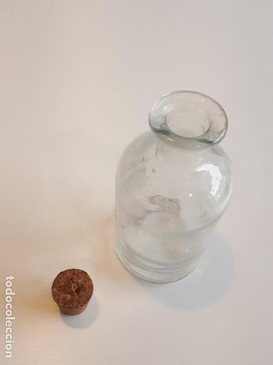 Antig&uuml;edades: Frasco de cristal con tapon de corcho - Foto 2