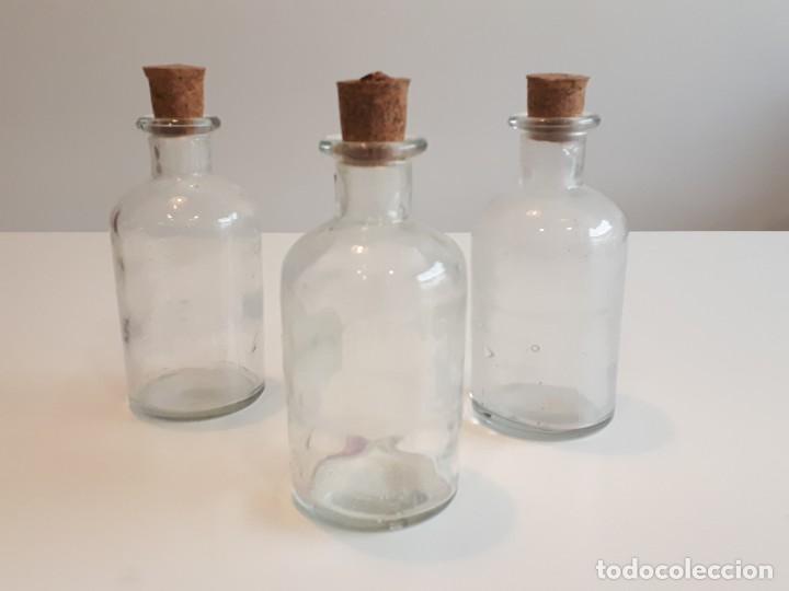 Antig&uuml;edades: Lote de 3 frascos de cristal - Foto 1