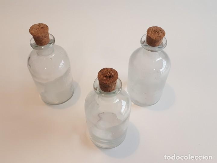 Antig&uuml;edades: Lote de 3 frascos de cristal - Foto 2
