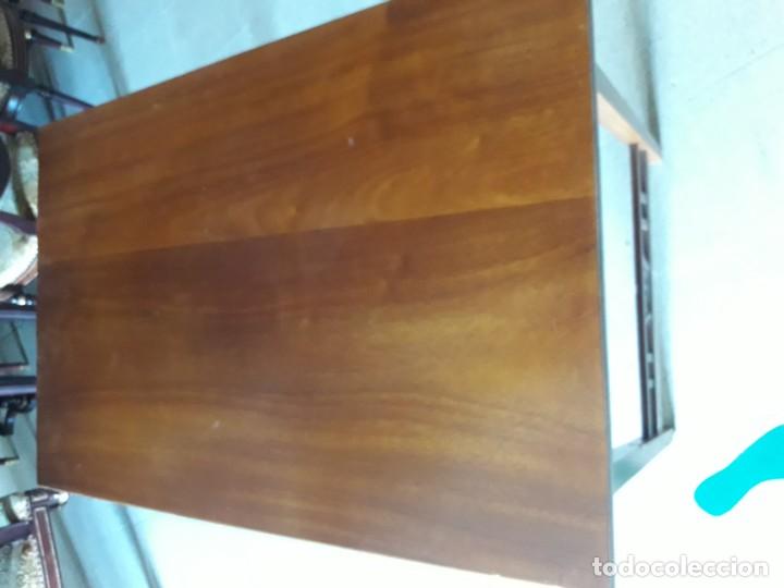 Antig&uuml;edades: Mesa auxiliar - Foto 2