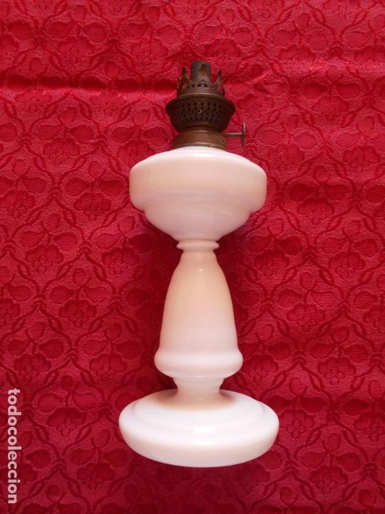 Antig&uuml;edades: ANTIGUO QUINQUE DE OPALINA SOPLADO, MIDE 29 CMS. DE ALTO - Foto 1
