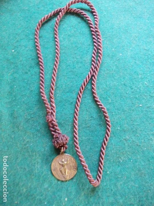 Antig&uuml;edades: MEDALLA ANTIGUA CON CORDON - Foto 3