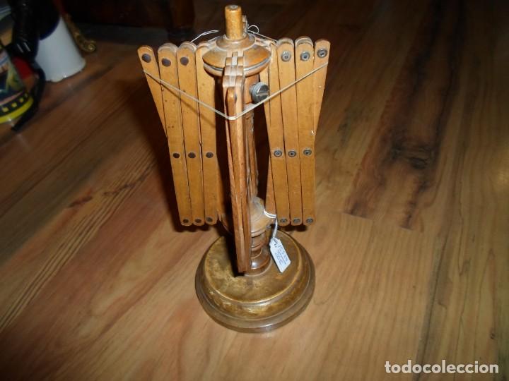 Antiques: Devanadora de madera para hilar una tabla rota - ver fotos 25 cm. altura