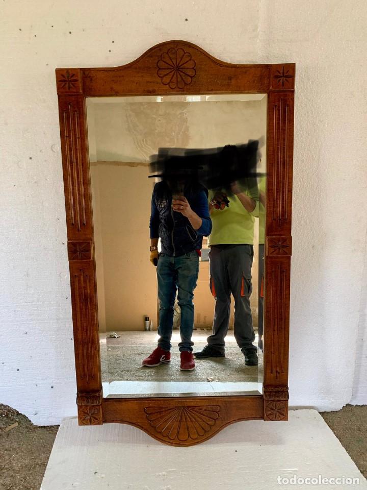Antig&uuml;edades: ESPEJO TALLADO DE MADERA - Foto 1