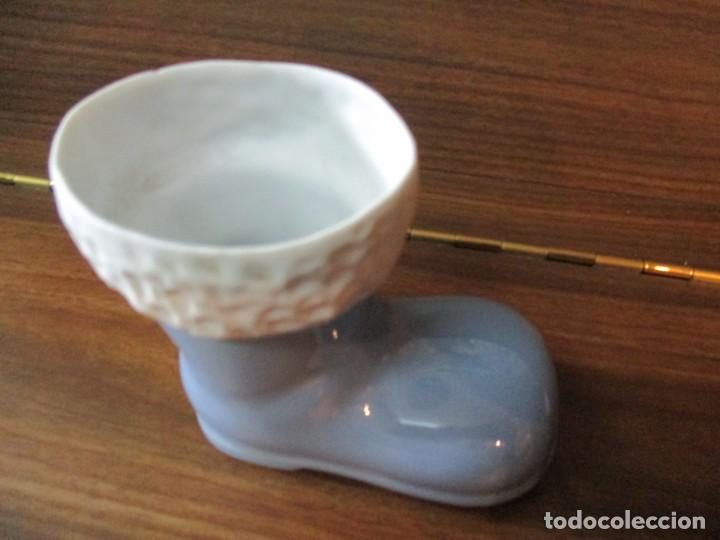 Antig&uuml;edades: Bota de porcelana - Foto 3