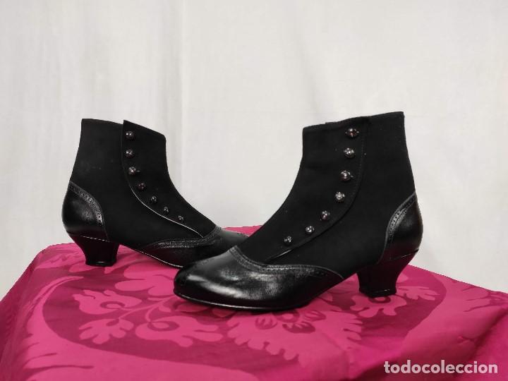 Antig&uuml;edades: Botines de cuero y tela - Foto 2