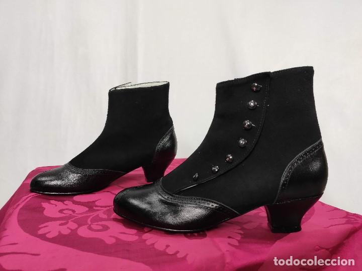 Antig&uuml;edades: Botines de cuero y tela - Foto 5