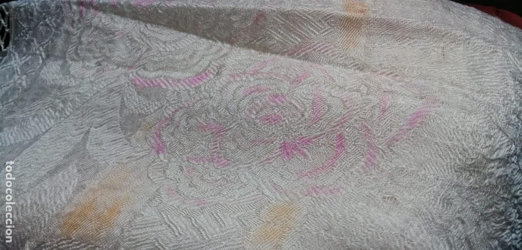 Antig&uuml;edades: COLCHA DE SEDA BROCADA CON FLECOS COLOR MARFIL. - Foto 5