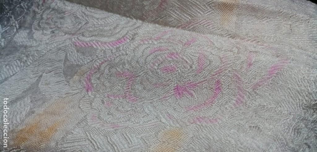 Antig&uuml;edades: COLCHA DE SEDA BROCADA CON FLECOS COLOR MARFIL. - Foto 8
