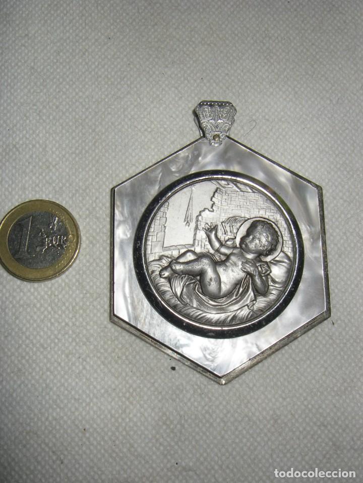 Antig&uuml;edades: Medalla de cuna. - Foto 1