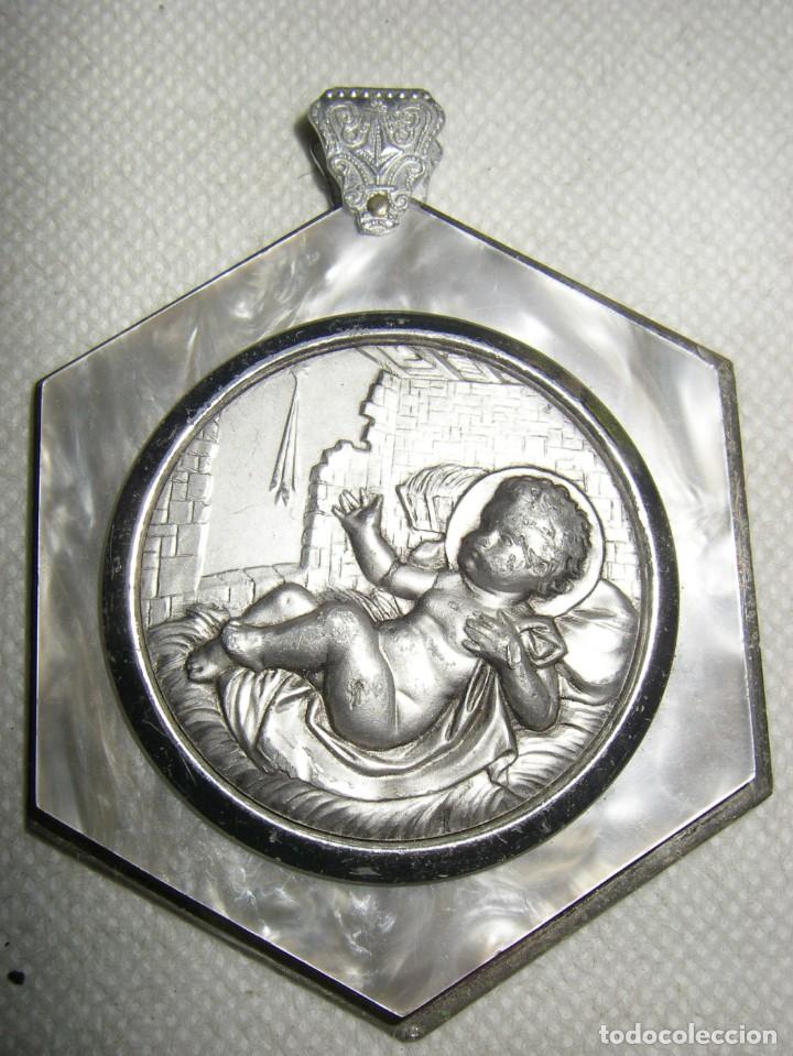 Antig&uuml;edades: Medalla de cuna. - Foto 3