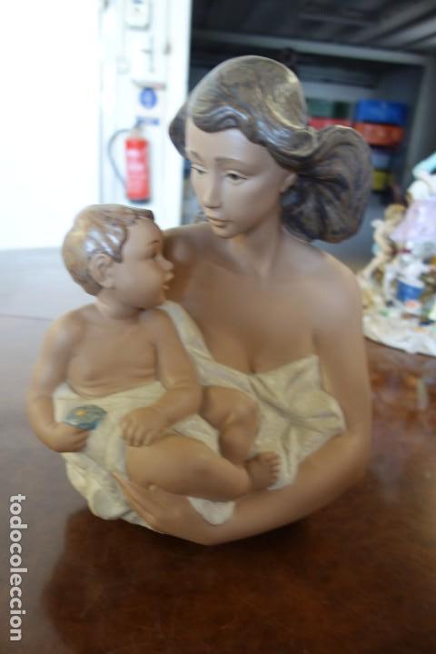 Antig&uuml;edades: Amor de madre. de NAO by LLADR&Oacute; - Foto 1