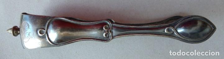Antiquit&eacute;s: Pinzas en metal. Meds: 17.5x3.8 cms. Peso: 62 grs.