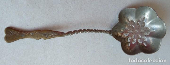 Antiquit&eacute;s: Cuchara en metal. Meds: 13.8x4.6 cms. Peso: 23 grs.