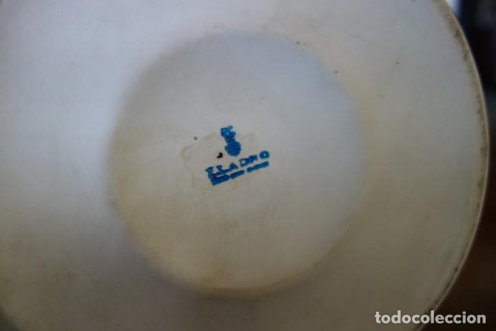 Antig&uuml;edades: FLORERO DE PORCELANA DE LLADR&Oacute; - Foto 4