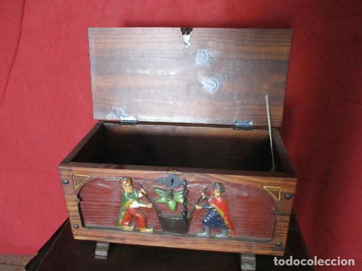 Antig&uuml;edades: Arca peque&ntilde;a tallada - Foto 1
