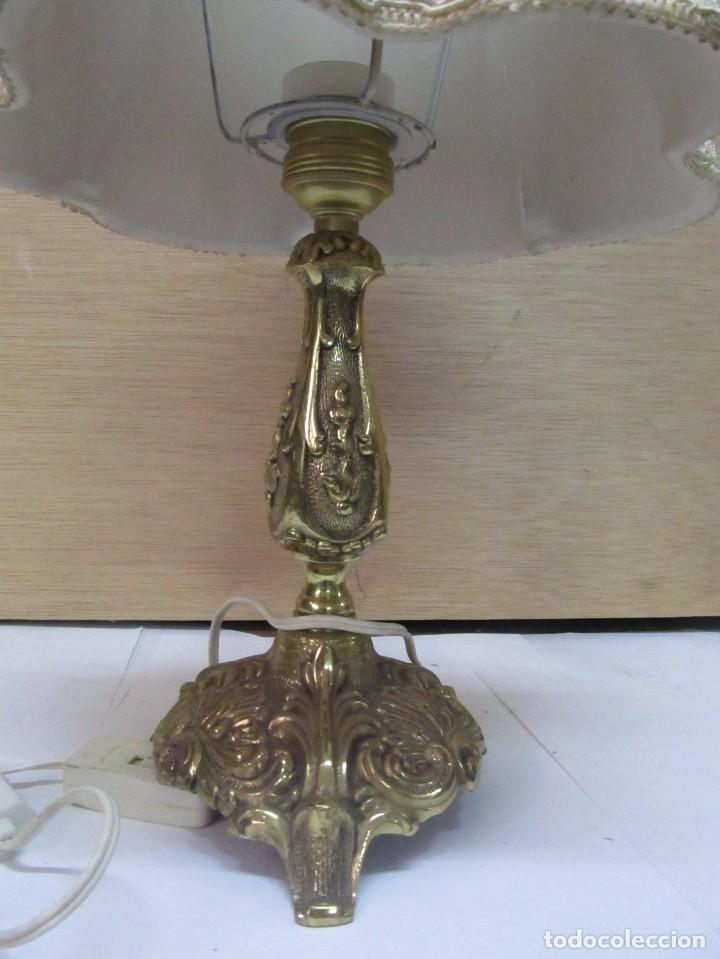 Antig&uuml;edades: ELEGANTE L&Aacute;MPARA DE BRONCE, EN FUNCIONAMIENTO - Foto 2