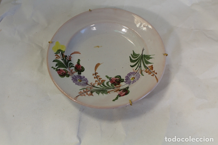 Antig&uuml;edades: plato en ceramica lario - Foto 1