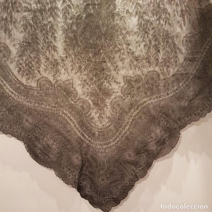 Antig&uuml;edades: Mantilla de tres picos - Foto 1