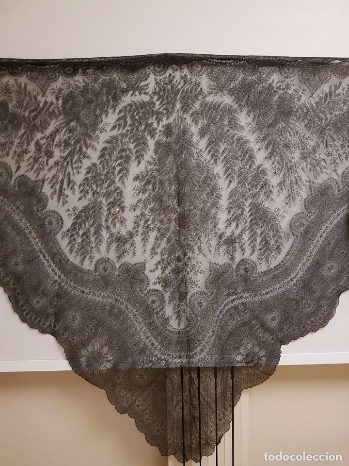 Antig&uuml;edades: Mantilla de tres picos - Foto 2