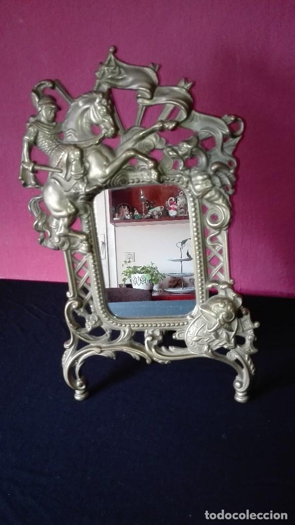 Antig&uuml;edades: ANTIGUO MARCO ESPEJO DE BRONCE SAN JORGE - Foto 1