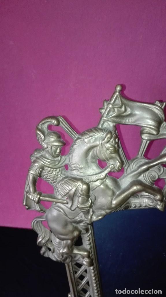 Antig&uuml;edades: ANTIGUO MARCO ESPEJO DE BRONCE SAN JORGE - Foto 2