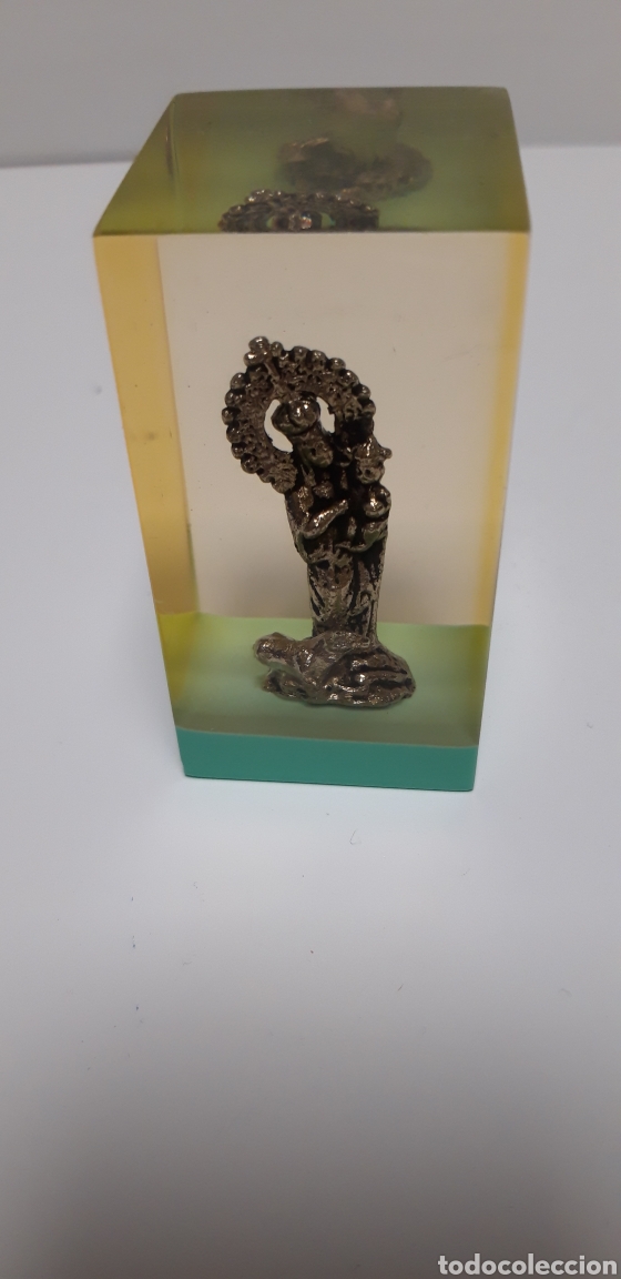 Antig&uuml;edades: Virgen en metacrilato 7 x 3 5 cm - Foto 1