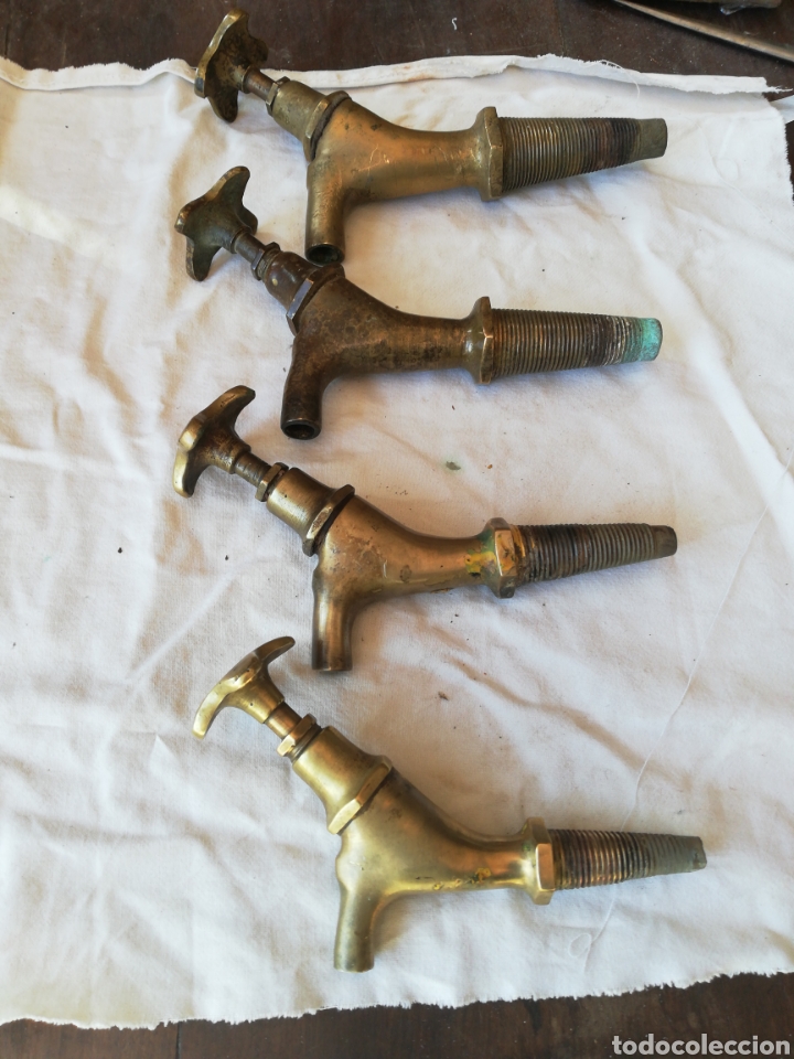Antig&uuml;edades: Cuatro grifos vino, n 1,2 3 4 - Foto 1