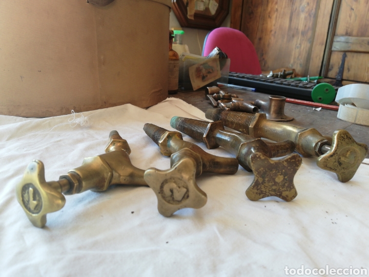 Antig&uuml;edades: Cuatro grifos vino, n 1,2 3 4 - Foto 2