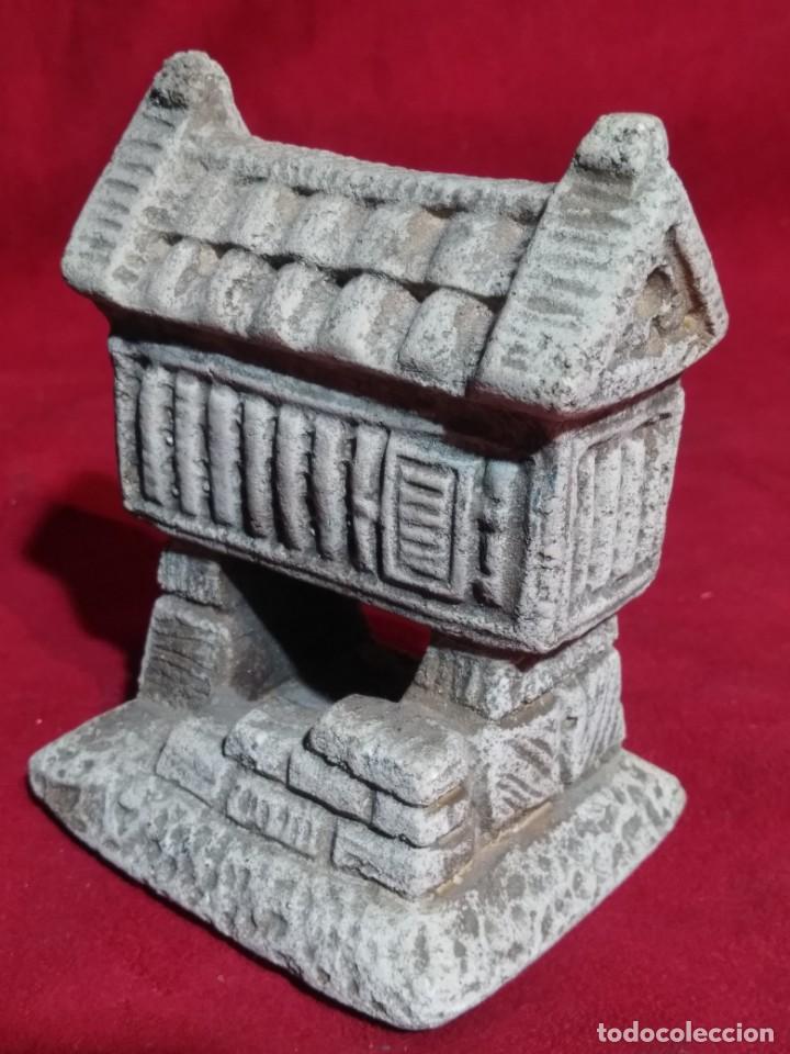 Antig&uuml;edades: FIGURA DE UN HORREO GALLEGO HECHO DE PIEDRA