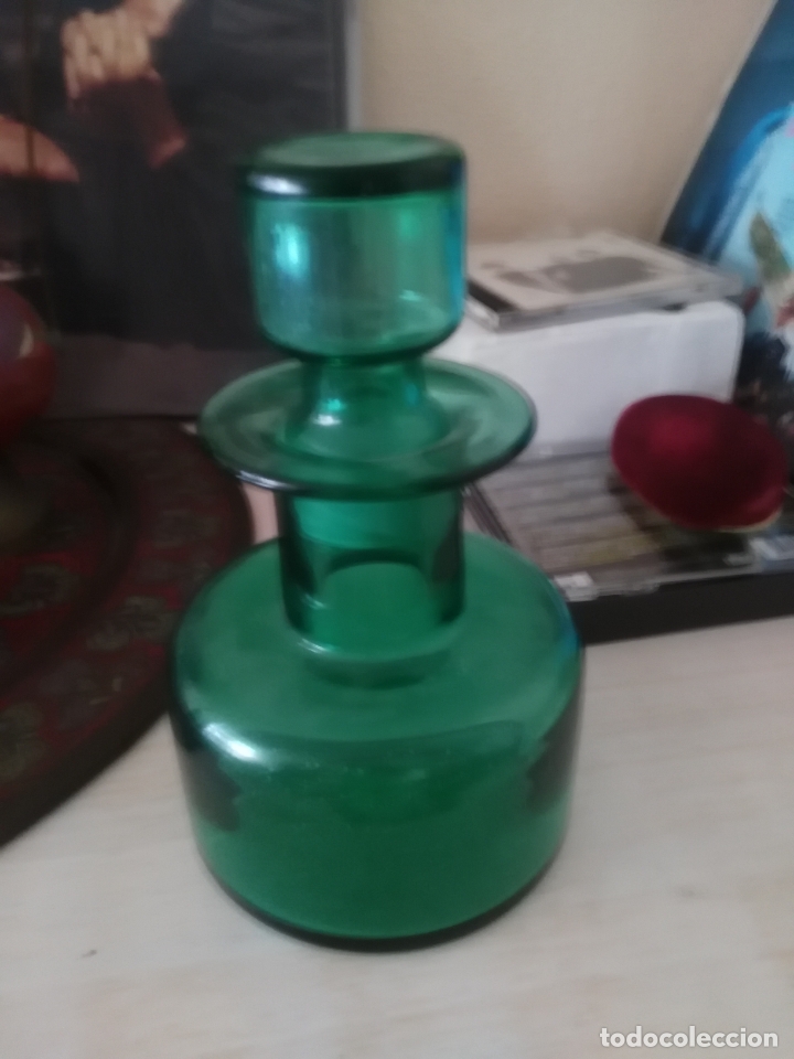 Antiguidades: Botella cristal verde el tap&oacute;n no sale