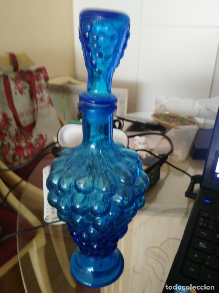 Antiguidades: Botella con forma de racimo de uva