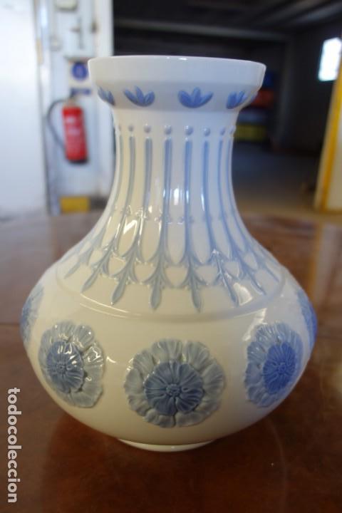 Antig&uuml;edades: FLORERO DE LLADR&Oacute; DE LOS A&Ntilde;OS 70 - Foto 1
