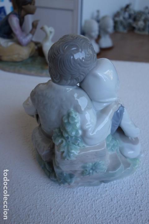 Antig&uuml;edades: Hermanos descansando figura de Lladro - Foto 4