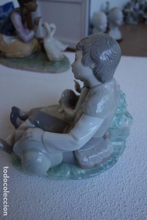 Antig&uuml;edades: Hermanos descansando figura de Lladro - Foto 5