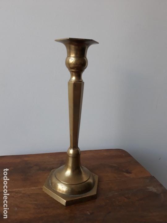 Antig&uuml;edades: candelabro portavelas antiguo - Foto 3