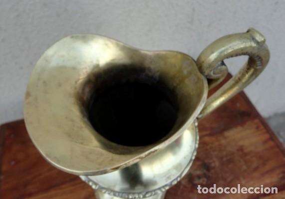 Antig&uuml;edades: Jarra antigua de bronce de iglesia - Foto 4