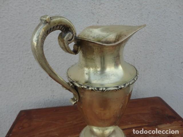 Antig&uuml;edades: Jarra antigua de bronce de iglesia - Foto 6