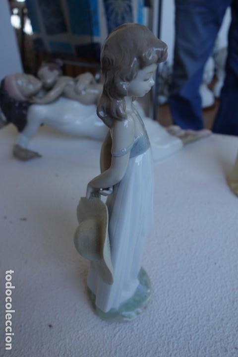 Antig&uuml;edades: Ni&ntilde;a con pamela en las manos de LLADR&Oacute; . - Foto 2