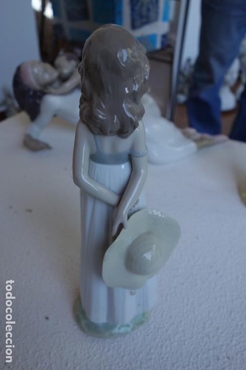 Antig&uuml;edades: Ni&ntilde;a con pamela en las manos de LLADR&Oacute; . - Foto 3
