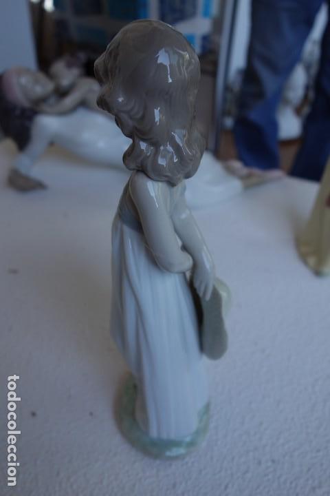 Antig&uuml;edades: Ni&ntilde;a con pamela en las manos de LLADR&Oacute; . - Foto 4