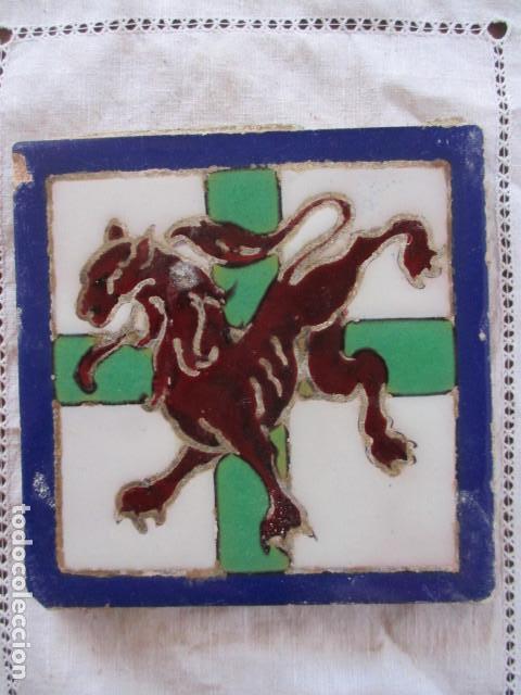 Antig&uuml;edades: azulejo heraldico Ramos Rejano - Foto 1
