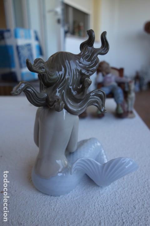 Antig&uuml;edades: Sirena con brazos en costado de LLADR&Oacute;, perfecta - Foto 3