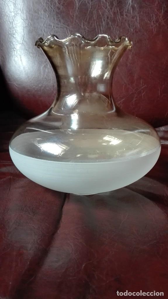 Antig&uuml;edades: Tulipa de cristal con el cuello rizado - Foto 1