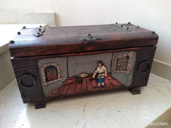 Antig&uuml;edades: Antiguo cofre oficio panadero - Foto 1