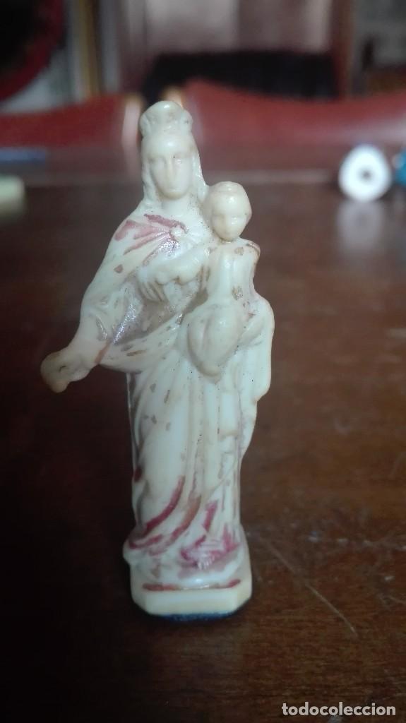 Antiguidades: Virgen con Ni&ntilde;o de pl&aacute;stico