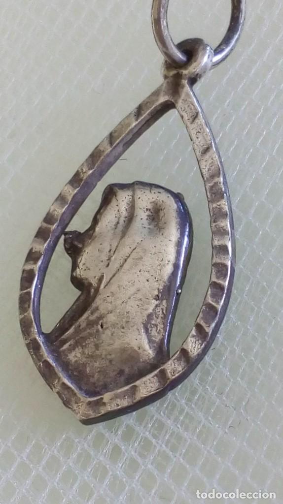 Antig&uuml;edades: Medalla de plata de Virgen - Foto 1