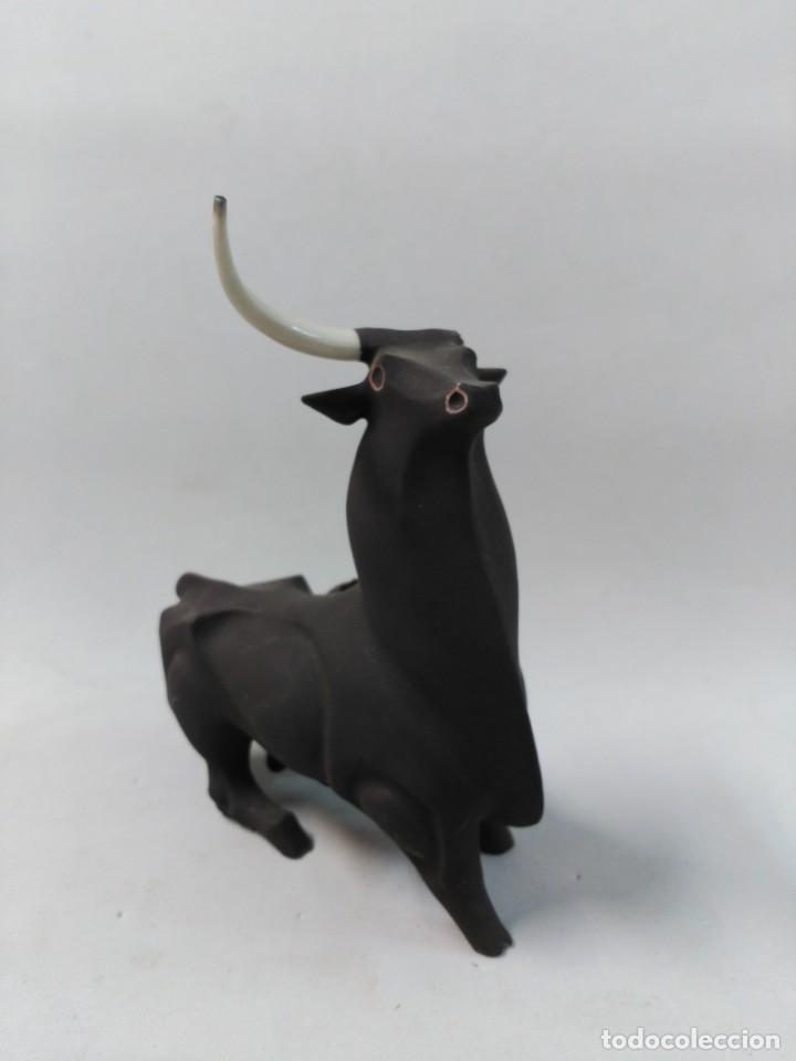 Antig&uuml;edades: TORO DE CERAMICA DE ALGORA - Foto 1